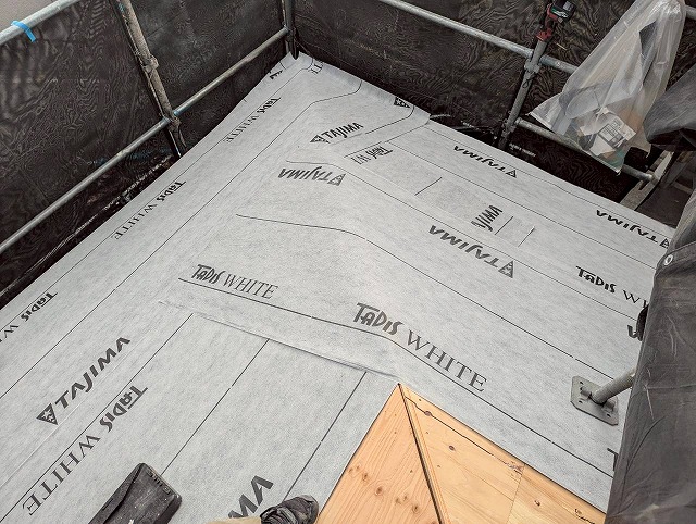 アスファルトルーフィングは軒先から